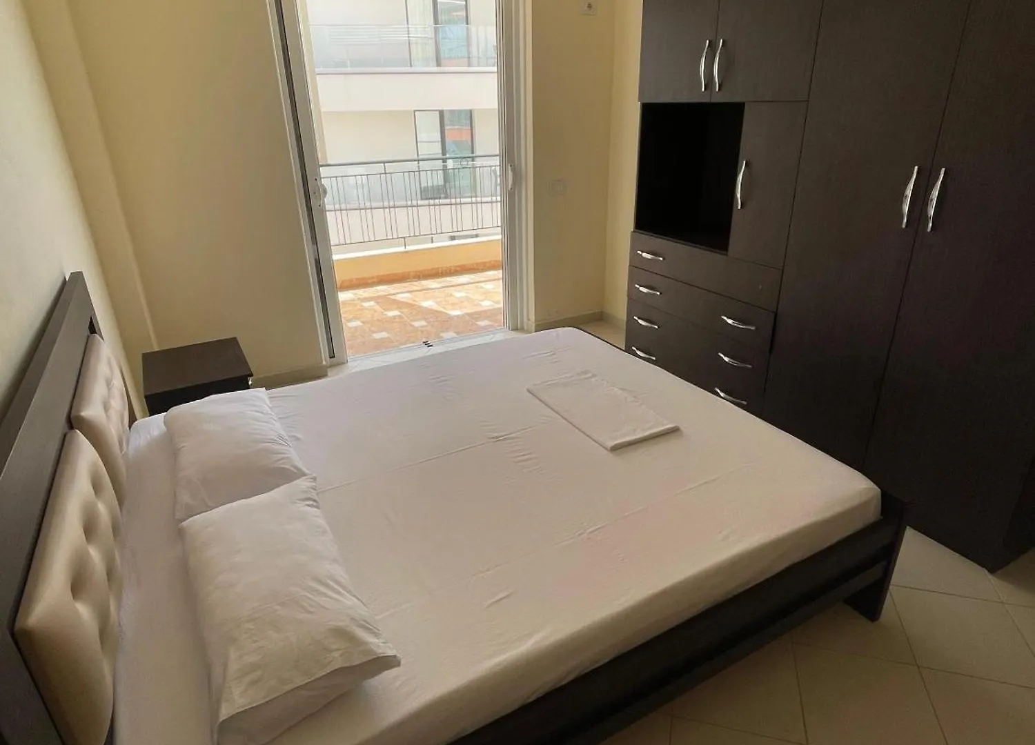 Lovely 3-Bedroom Apartment Rei Sarandë