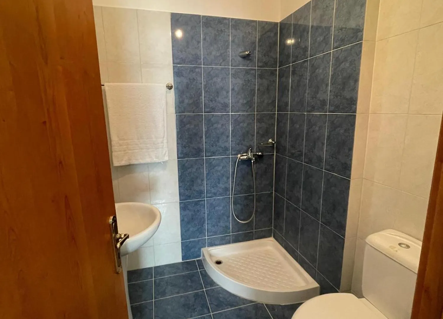 Lovely 3-Bedroom Apartment Rei Sarandë 0*,