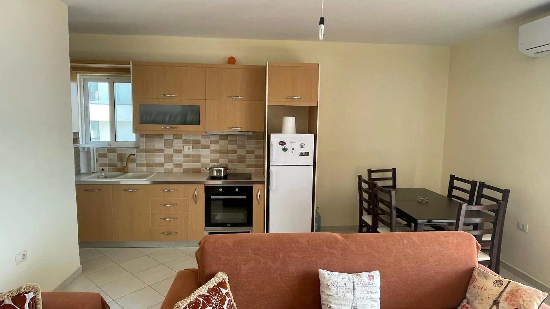 Lovely 3-Bedroom Apartment Rei Sarandë