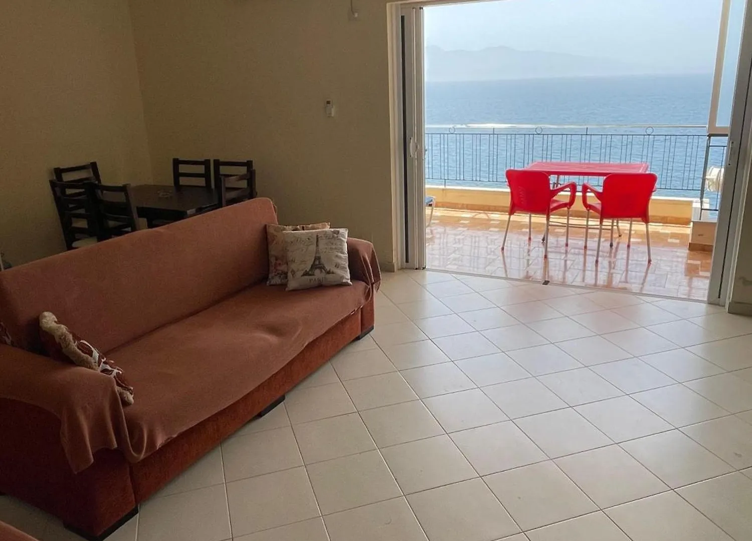 Lovely 3-Bedroom Apartment Rei Sarandë